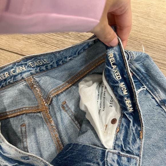 American Eagle distressed ripped relaxed mom jeans - Picture 2 of 7